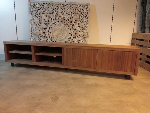 Nieuw tv meubel walnoot 270x50x40cm schuifdeur nu €245, Huis en Inrichting, Woonaccessoires | Overige, Nieuw, Ophalen
