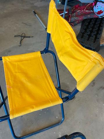 2 Vissersstoeltjes: 1 met, 1 zonder rugleuning beschikbaar voor biedingen