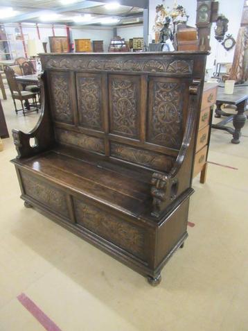 Oer 11469 brede ANTIEKE klepbank met snijwerk beschikbaar voor biedingen