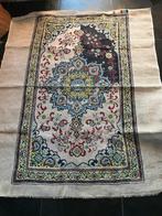 Groot stramien Soedan / Smyrna vintage vloerkleed / knopen, Huis en Inrichting, Zo goed als nieuw, 150 tot 200 cm, Rechthoekig