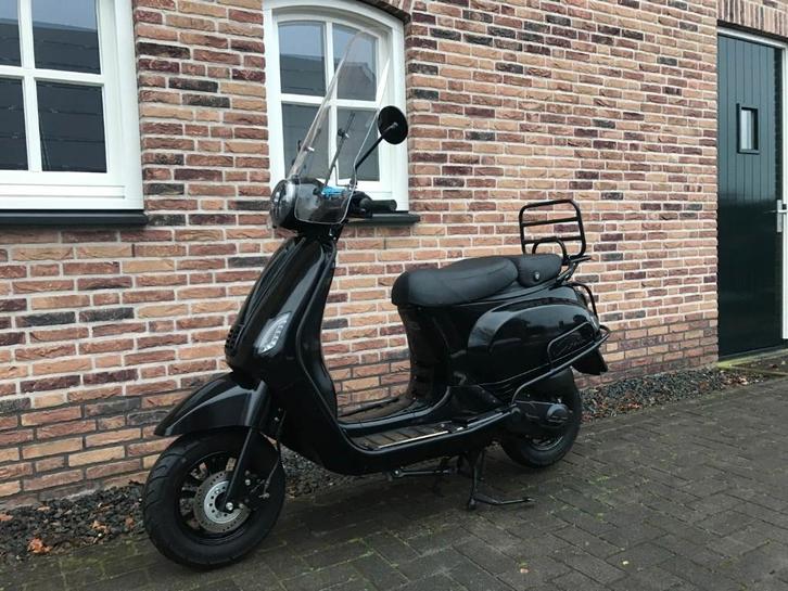 CAPRI CL 45KM 2021 GTS TOSCANA RIVA LA SOURIS SOURINI VX50, Fietsen en Brommers, Scooters | Overige merken, Gebruikt, Maximaal 45 km/u