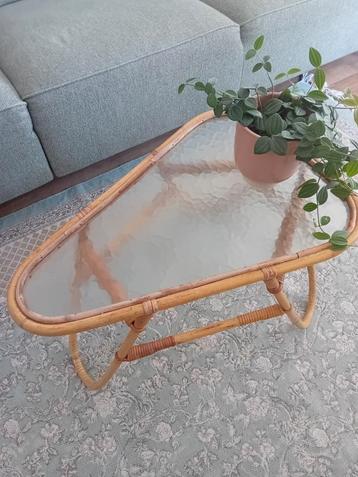Vintage Bamboe Bijzettafel met Glas beschikbaar voor biedingen