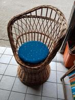 Vintage rieten fauteuil, Huis en Inrichting, Stoelen, Ophalen, Zo goed als nieuw, Bruin, Eén