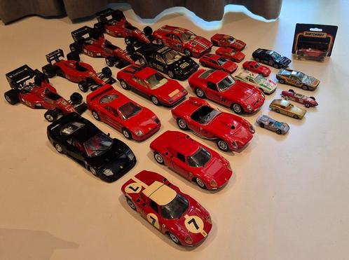 Verzameling Ferrari schaal 1:24 en schaal 1:18 Bburago, Hobby en Vrije tijd, Modelauto's | Overige schalen, Zo goed als nieuw