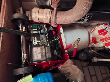 Accu lader. Garage kwaliteit beschikbaar voor biedingen