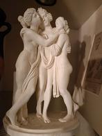 Antiek ogend beeldje van drie gratiën, Antiek en Kunst, Ophalen of Verzenden
