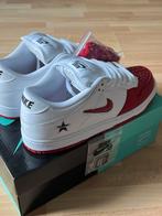 Nike SB Dunk Low x Supreme NIEUW DS US 10 EU 44, Wit, Nike, Nieuw, Ophalen of Verzenden