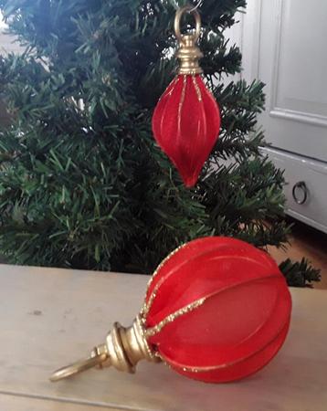 2 mooie sjieke kerstballen / kersthangers / kerstornamenten  beschikbaar voor biedingen