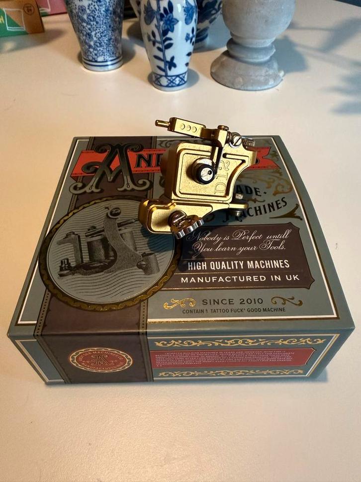 Andy Seb D12 Tattoo Machine, Hobby en Vrije tijd, Verzamelkaartspellen | Yu-gi-Oh!, Zo goed als nieuw, Overige typen, Ophalen of Verzenden