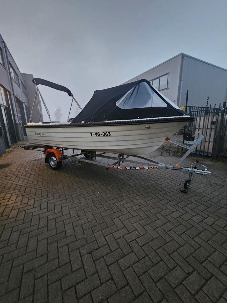 Mooie beauty 520, Watersport en Boten, Sloepen, Zo goed als nieuw, 10 tot 30 pk, 3 tot 6 meter, Buitenboordmotor, Benzine, Polyester