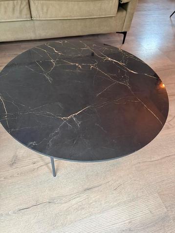 Marmeren salontafel beschikbaar voor biedingen