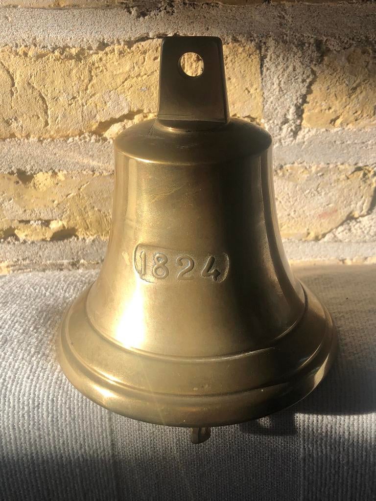 Koper/Bronzen trekbel.Mooie klankkleur. Hoog12,5/Dia11,7 cm., Antiek en Kunst, Antiek | Koper en Brons, Ophalen, Brons