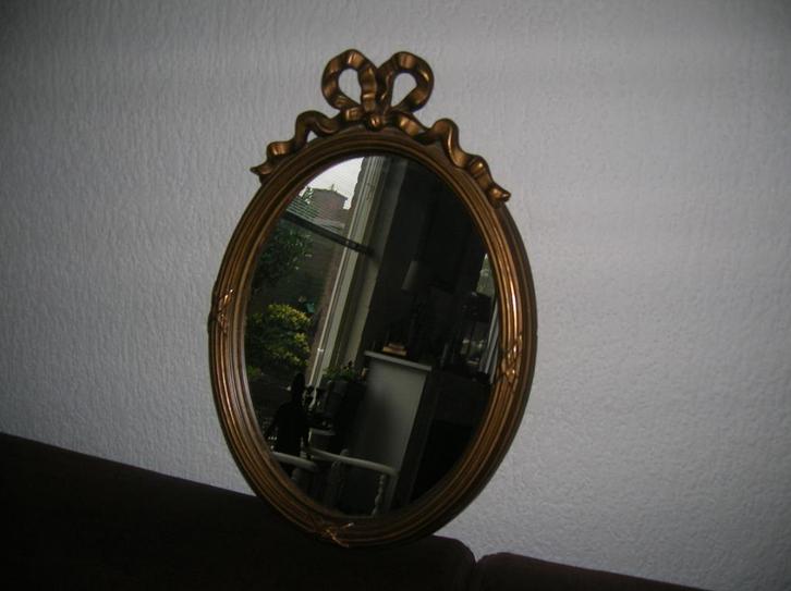 kleine spiegel in oude striklijst 39 x 28,5 cm., Antiek en Kunst, Curiosa en Brocante, Ophalen of Verzenden