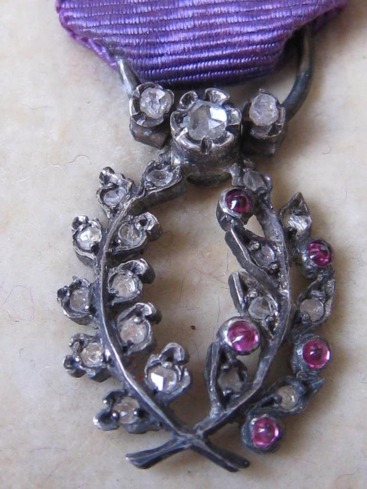 ROBIJNEN 5 X EN DIAMANTEN 20X IN FRANSE ONDERSCHEIDING, Sieraden, Tassen en Uiterlijk, Kettinghangers, Gebruikt, Zilver, Zilver