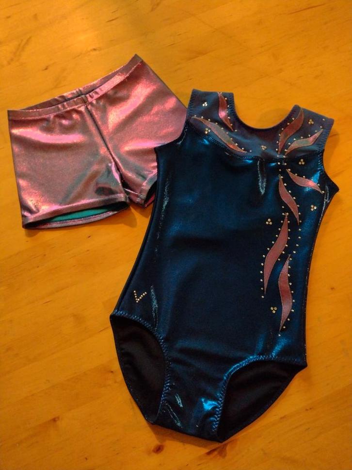 Turnpakje+broekje mt 128/134 nieuw handwerk, Sport en Fitness, Turnen, Nieuw, Turnpak(je), Kindermaat 122 t/m 140, Blauw, Ophalen of Verzenden