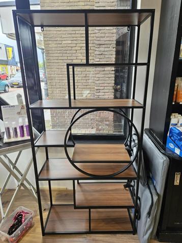 Wandkast met cirkel - staal en houtlook beschikbaar voor biedingen