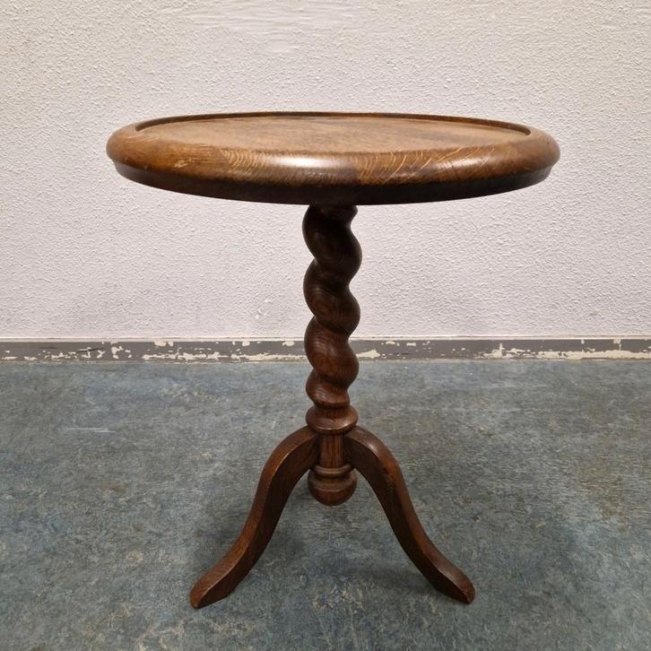 Vintage wijntafel met gedraaide poot bijzettafel, Huis en Inrichting, Krukjes, Gebruikt, Hout, Ophalen of Verzenden