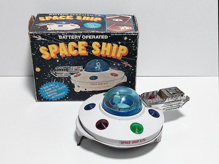 space vliegende schotel Space Ship  X711, Verzamelen, Speelgoed, Gebruikt, Verzenden