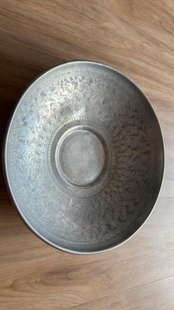 Schaal ter decoratie of voor fruit beschikbaar voor biedingen