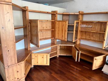 Massief grenen wandmeubel Scandinavisch design ('70 jaren) beschikbaar voor biedingen