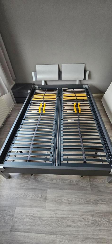 Bedframe twijfelaar met 2 verstelbare lattenbodems en kastje, Huis en Inrichting, Slaapkamer | Matrassen en Bedbodems, Zo goed als nieuw