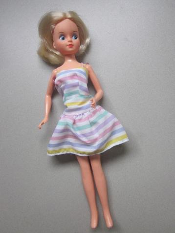 Barbie Fleur pop met hoogblond bobline haar in nieuwstaat beschikbaar voor biedingen