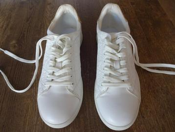 Sneakers, mt. 40, wit, Guess (nieuw) beschikbaar voor biedingen