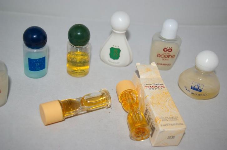 24 Proefmonsters van diverse merken., Verzamelen, Overige Verzamelen, Ophalen of Verzenden