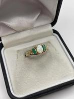 Vintage 9 karaat opaal en smaragd, Sieraden, Tassen en Uiterlijk, Ringen, Elle's Atelier, Elle's Atelier, 19 tot 20, Elle's Atelier