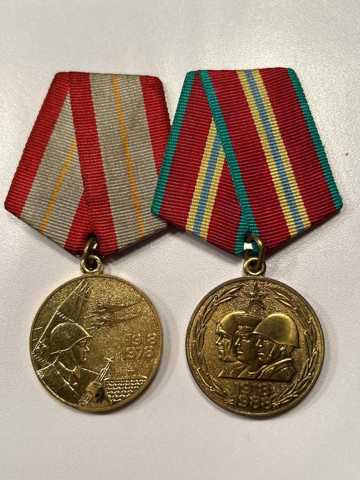 Set originele Sovjet jubileamedailles USSR 60 en 70, Verzamelen, Militaria | Algemeen, Landmacht, Lintje, Medaille of Wings, Overige gebieden