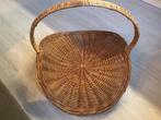 Vintage Krantenmand in goede conditie., Ophalen, Zo goed als nieuw, Rechthoekig, Riet