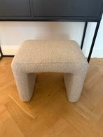 Poef krukje bouclé, Huis en Inrichting, Banken | Voetenbanken en Poefen, Ophalen, Minder dan 50 cm, Zo goed als nieuw, Rechthoekig