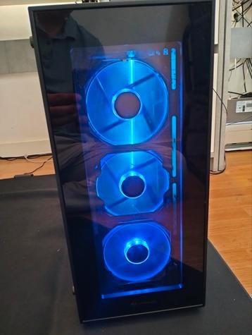 Desktop pc beschikbaar voor biedingen