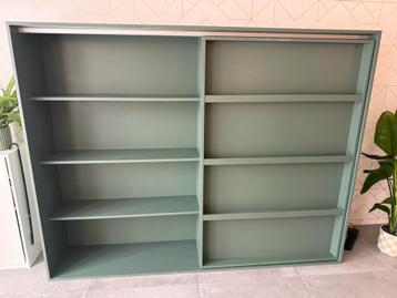 TV-wandkast met schuifdeur beschikbaar voor biedingen