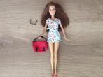 Barbie naar kantoor  - ( pop met jurk / schoenen/ tas /bril, Gebruikt, Pop, Ophalen