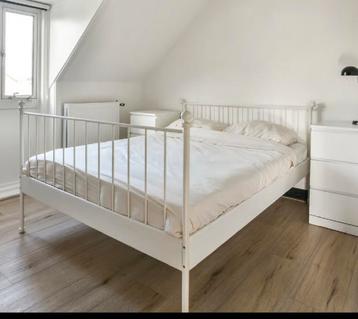 IKEA metalen bedframe - inclusief lattenbodem - afbeelding 1