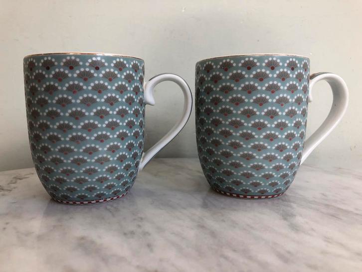 2 Pip Studio Floral mokken Bloomingtails grijsblauw, 145 ml., Huis en Inrichting, Keuken | Servies, Gebruikt, Kop(pen) en/of Schotel(s)