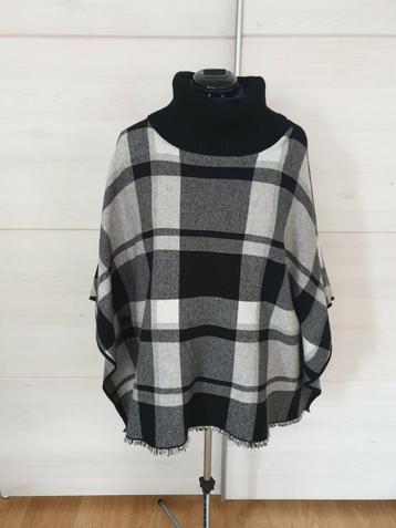Poncho met col beschikbaar voor biedingen
