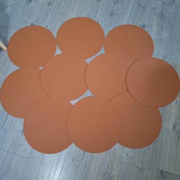 10 bruine / zwarte placemats beschikbaar voor biedingen