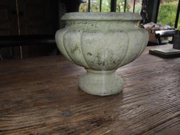Stenen Tuinpot/Bloempot beschikbaar voor biedingen