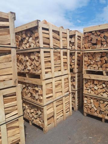 Gedroogd brandhout haagbeuk, beuken, eiken. Dozen 1x1x1,1m.