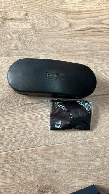GLOEDNIEUWE Brillenkoker merk HUGO BOSS + Brildoekje erbij beschikbaar voor biedingen