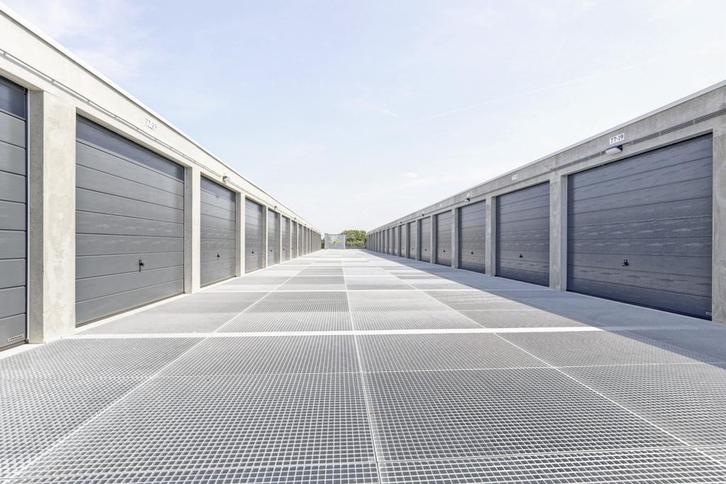 Garagebox 25 m² te huur in Roelofarendsveen nabij A4, Huizen en Kamers, Garages en Parkeerplaatsen, Amsterdam