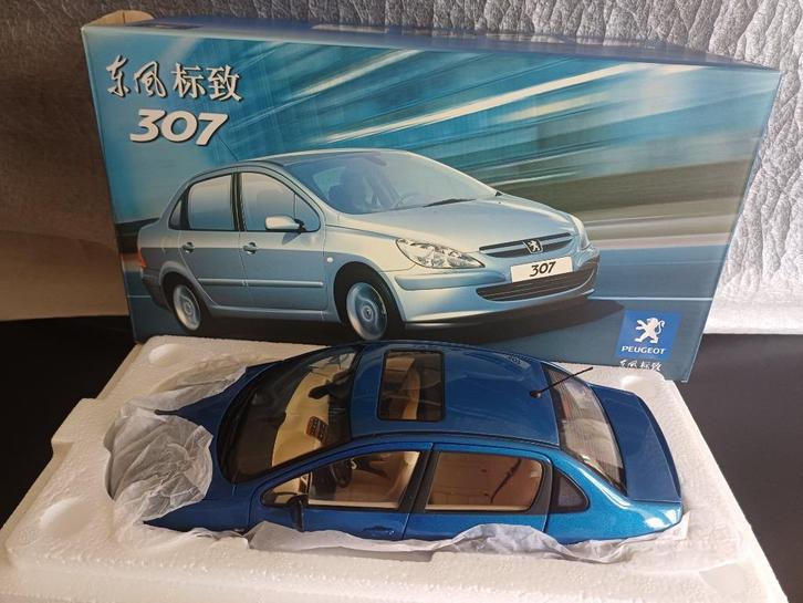 Peugeot 307 sedan Paudi models 2005 - 2012 Vert / Bleu metal, Hobby en Vrije tijd, Modelauto's | 1:18, Nieuw, Auto, Overige merken