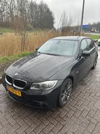 BMW 320i E90 LCI – Automaat – Panoramadak –Leer – Nieuwe APK, Automaat, Euro 5, Achterwielaandrijving, Zwart