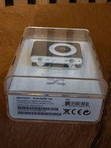 Geseald Apple iPod Shuffle in zilver kleur met 1GB beschikbaar voor biedingen