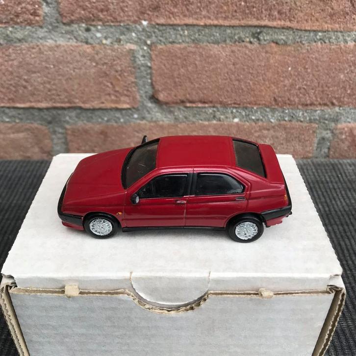 1:43 ALEZAN ALFA ROMEO 146, Hobby en Vrije tijd, Modelauto's | 1:43, Gebruikt, Auto, Overige merken, Ophalen of Verzenden