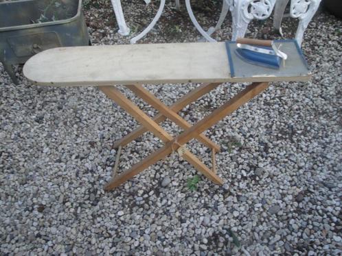 antiek kinderstrijkplankje met kinderstrijkijzertje, Antiek en Kunst, Curiosa en Brocante, Ophalen of Verzenden