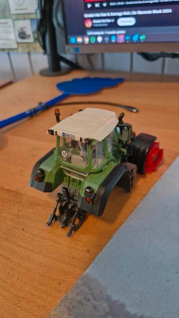 Fendt 718 siku zonder banden beschikbaar voor biedingen