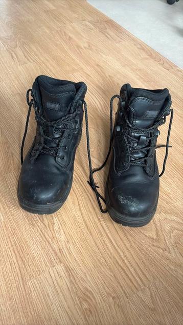 Veiligheid- werkschoenen Magnum  Maat 39 beschikbaar voor biedingen